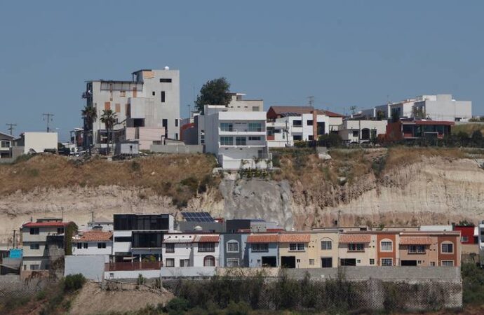 Pierden valía viviendas en laderas de Tijuana por el desplazamiento de tierra