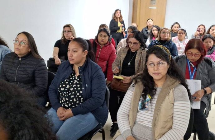 Filas de tráilers superan carretera aeropuerto de Tijuana