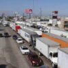 Caos vehicular por largas filas en la aduana de Otay