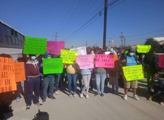 Migrantes se manifiestan frente a consulado de E.U. en Tijuana