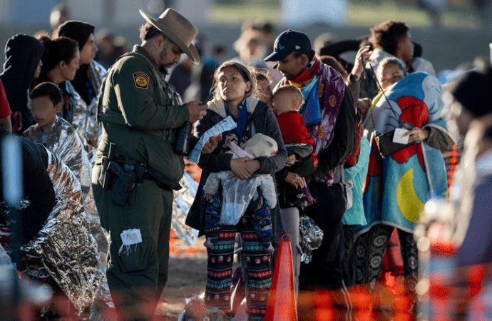 Rescatan a migrantes en desierto de Chihuahua