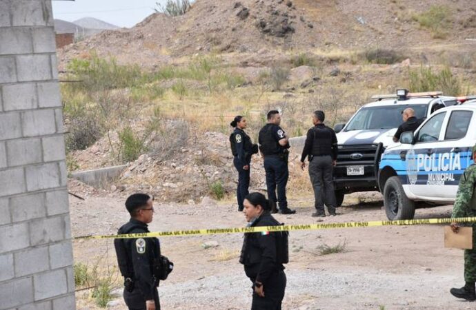 Colocan 14 mantas con advertencias sobre trasiego de fentanilo en Baja California