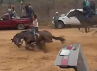 Fallecen 2 personas durante carrera clandestina de caballos en Sinaloa