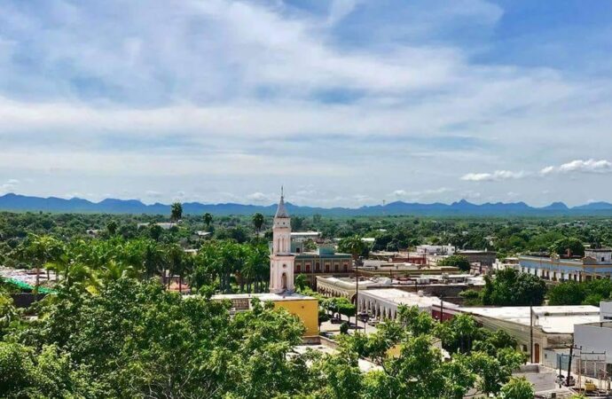 Alumnos de educación básica en Sinaloa reciben uniformes y útiles gratuitos al iniciar ciclo escolar 2024-2025