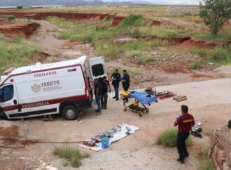 Accidente fatal de fin de semana; cae ambulancia a arroyo en carretera de Chihuahua