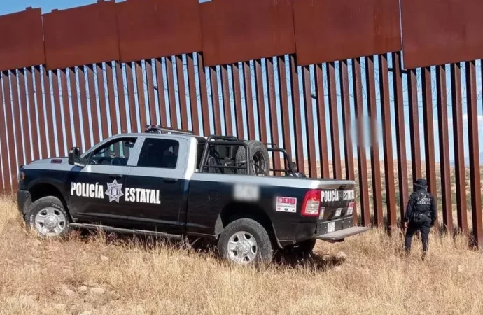 Derrumbe de cerro afecta a dos viviendas en Tijuana