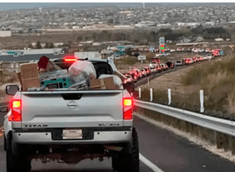 Paisanos hacen largas filas para pasar la Navidad en Chihuahua